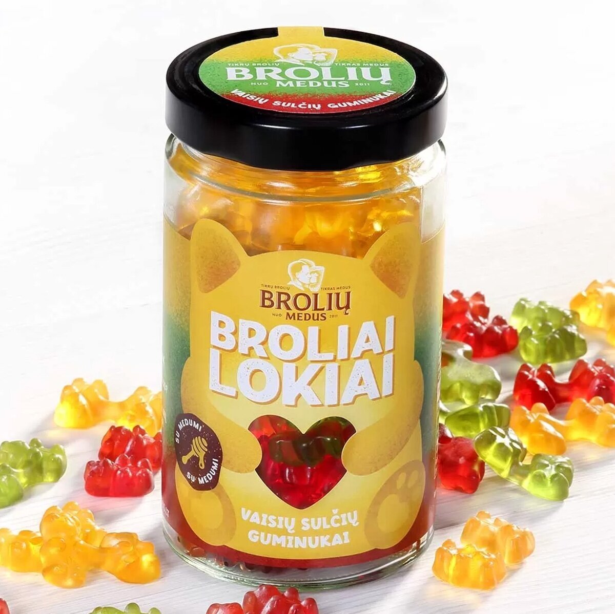 Pasiflorų, obuolių ir aviečių skonio guminukų Brolių medus Broliai lokiai stiklainėlyje, 500 g Pasiflorų, obuolių ir aviečių skonio guminukų Brolių medus Broliai lokiai stiklainėlyje, 500 g